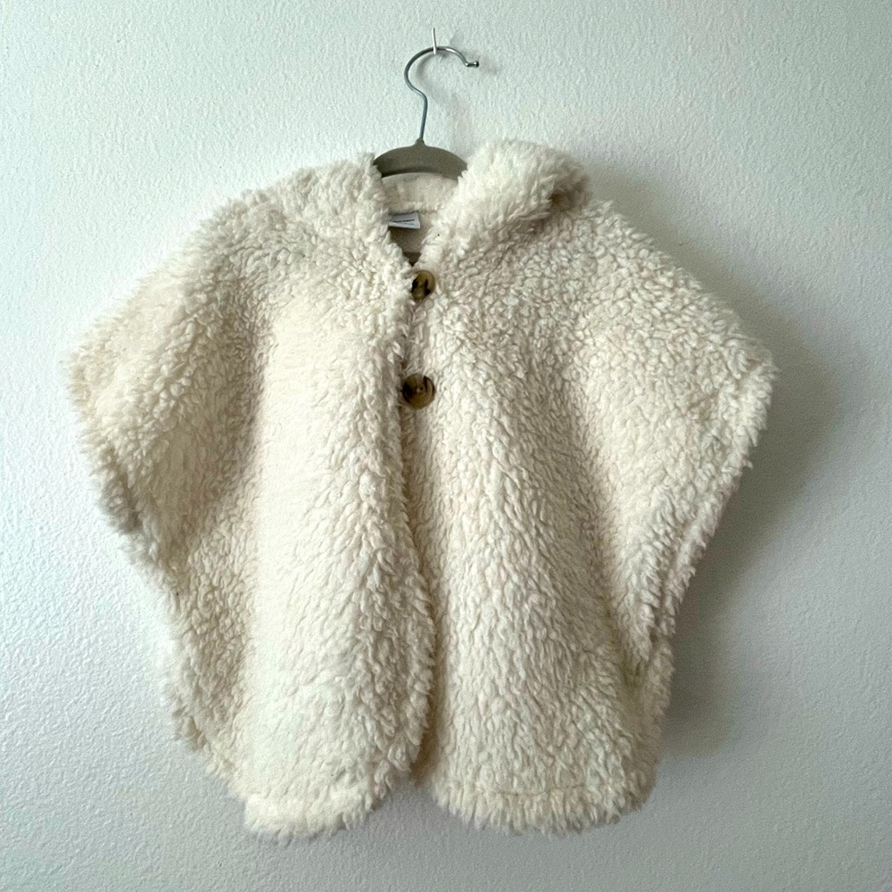 Fluffy short sleeve throw over. 3t